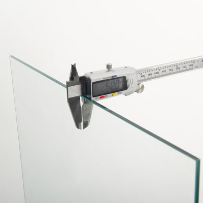 Vitrine à deux portes avec 5 tablettes