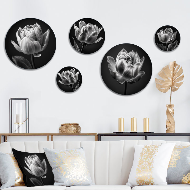 Gros plan sur une tulipe noire et blanche I - décoration murale tulipe florale en métal