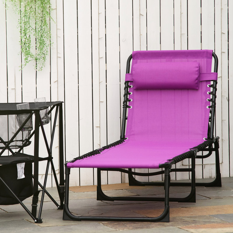 Chaise de patio mauve avec filet respirant, réglable et coussin pour une utilisation à l'extérieur.