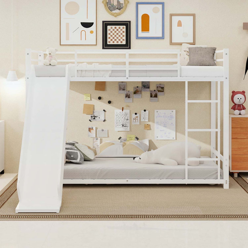Lit superposé simple robuste en métal avec glissade - Conception peu encombrante pour les enfants et les adolescents, cadre durable pour jouer et dormir, assemblage facile, disponible en blanc