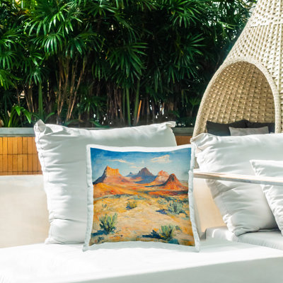 Oreiller d'extérieur imprimé montagnes du désert par Petal Prints Design