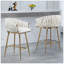 Tabouret de bar 26 po à hauteur de comptoir en velours pour îlot de cuisine avec dossier ondulé à la main, base chromée dorée et repose-pieds-978917873-978917875