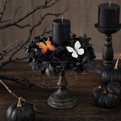 Décoration d'Halloween : couronne de bougies avec feuilles artificielles, mini bougeoirs, guirlande, centre de table, décoration pour bougies et décoration intérieure.
