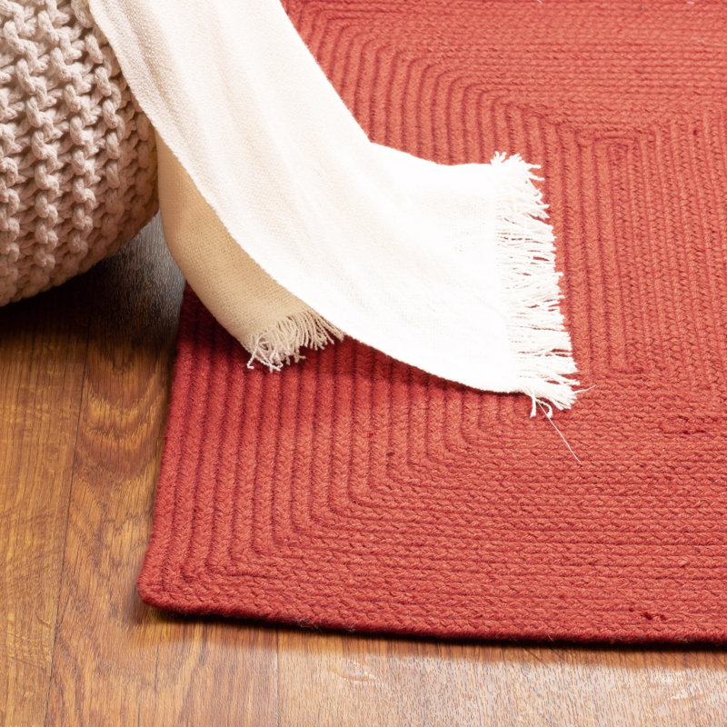 Tapis rouge tressé à la main Jewelya, Rectangle 2 pi x 3 pi