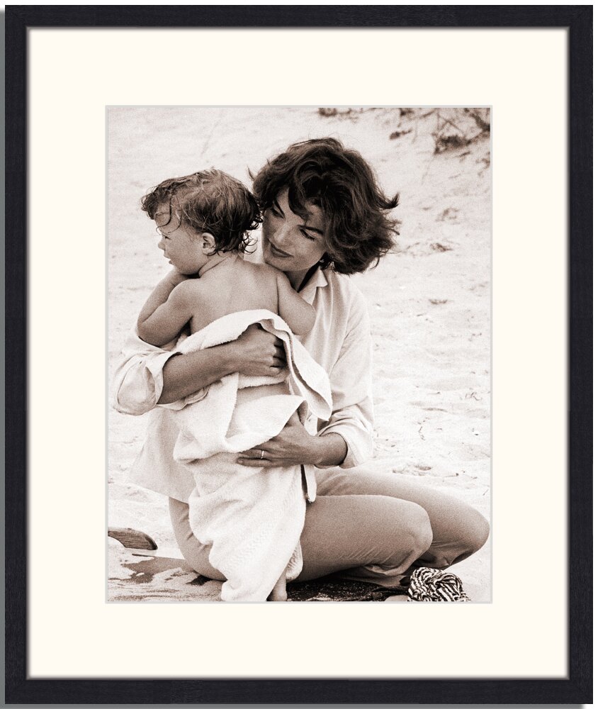 Gerahmtes Poster Jackie Kennedy am Strand