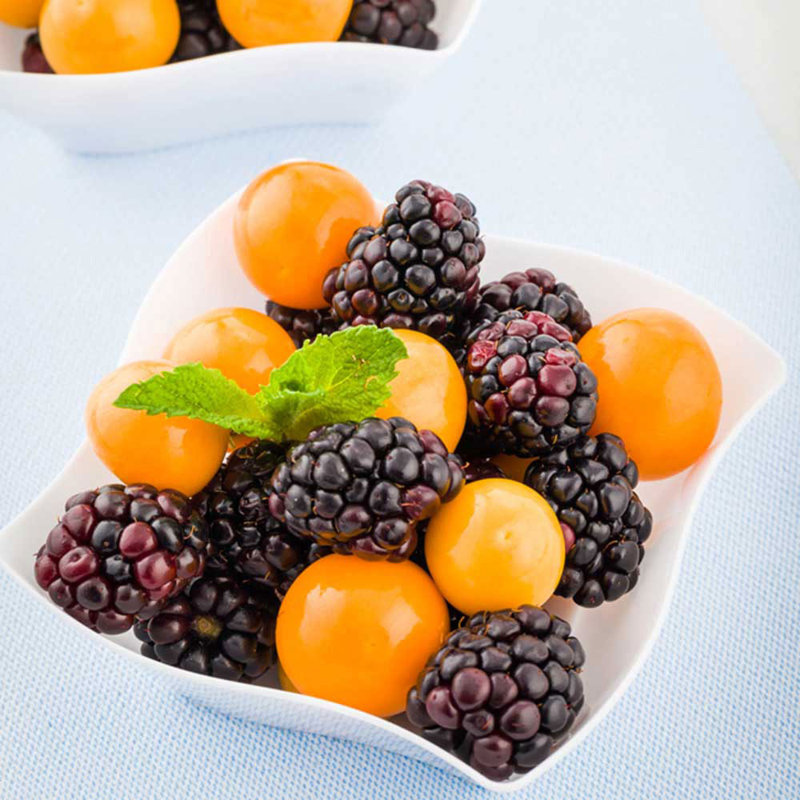 Restaurantware-3.3 x 3.3 x 1.4 Inch Dessert Plates, 100 Small Cocktail Plates - Square, Wavy Edges, White Plastic Disposable Appetizer Plates, Holds Entrees, For Wedding, Or Birthday Parties