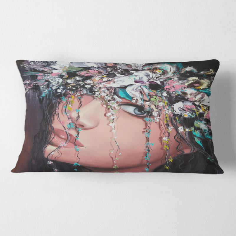 Portrait d'une jeune femme avec housse de coussin rectangulaire et insert II