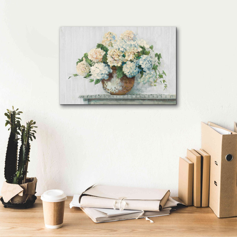 «Aapo White Hydrangea Cottage» par Carol Rowan, reproduction sur toile tendue, H 12 po x l 18 po x P 0,75 po