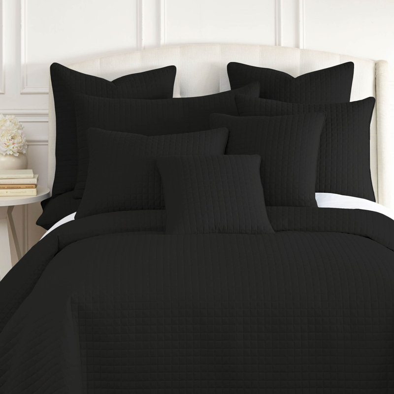 Taies d'oreiller matelassées Vilano de Southshore Fine Linens, en microfibre doublement brossée, à coutures carrées et bords passepoilés, lot de 2, 45,7 x 45,7 cm, noires