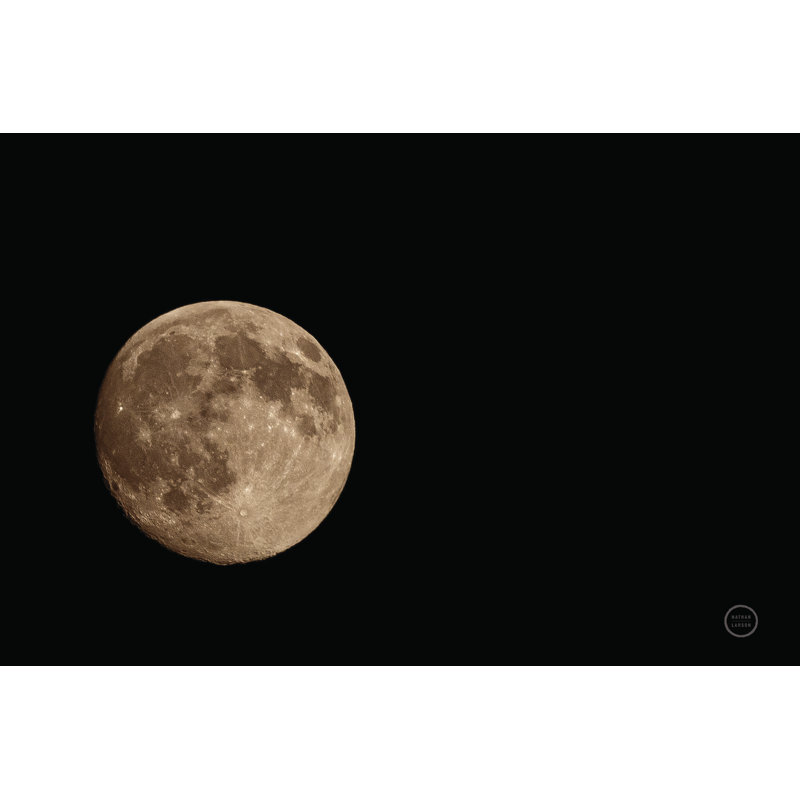 «Moon Détail II» par Nathan Larson - photographie sur toile tendue, H 8 po x l 12 po x P 1,25 po