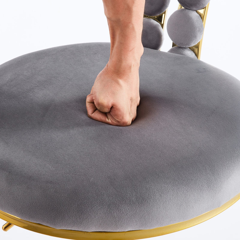 Élégant tabouret de bar gris avec des pieds dorés, une assise confortable, convient aux tabourets de café, des coussins moelleux et des espaces de vie idéaux