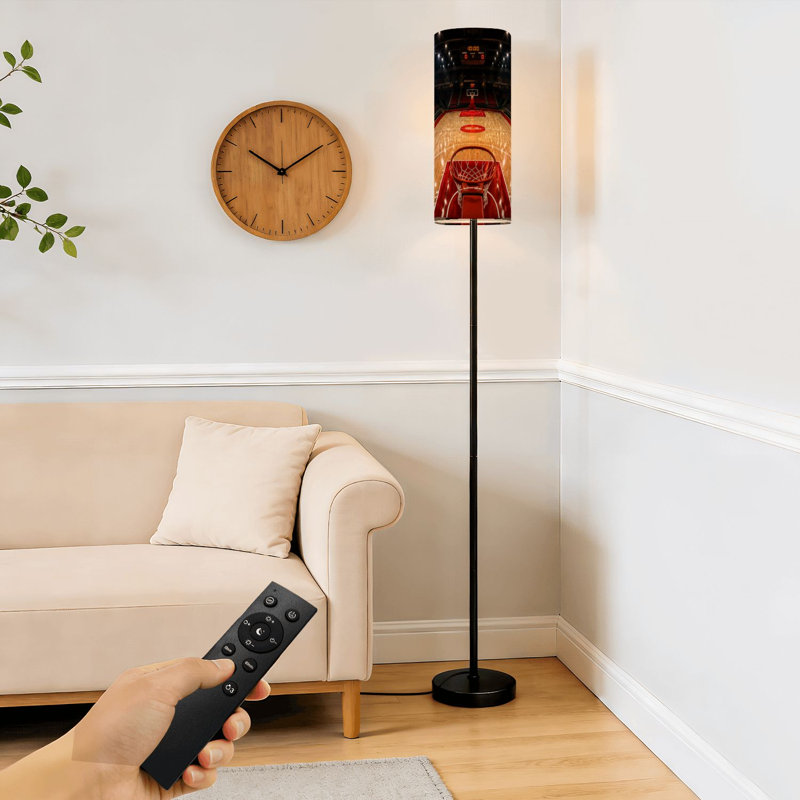 Lampe sur pied avec panier de basketball intérieur et plancher en bois franc avec gradateur moderne et télécommande avec interrupteur au pied et abat-jour
