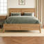Lit plateforme moderne en bois massif avec lattes en bois robustes, sans sommier tapissier-337921933-337921935