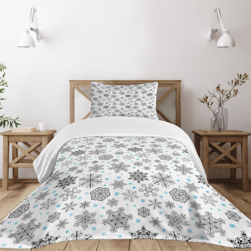 White Quilted Twin Bedspread Set with Snowflake Pattern