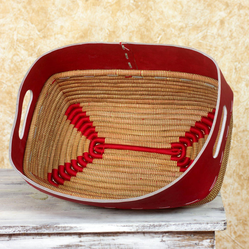 Panier en cuir Bjarnhildur avec piment et aiguilles de pin