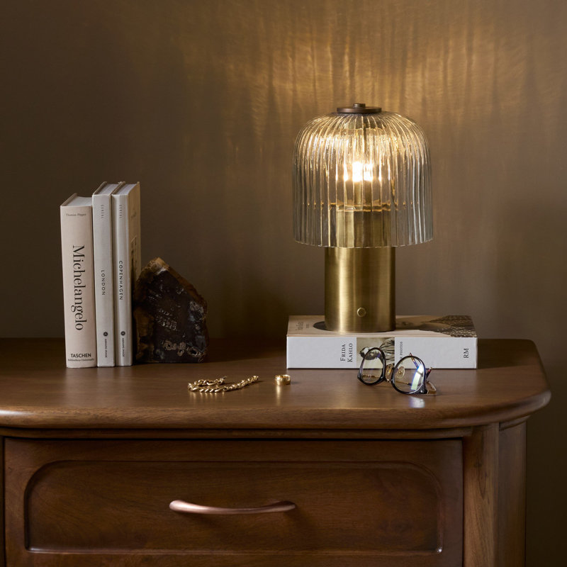Lampe de table sans fil Nomi, Fer vieilli en laiton antique