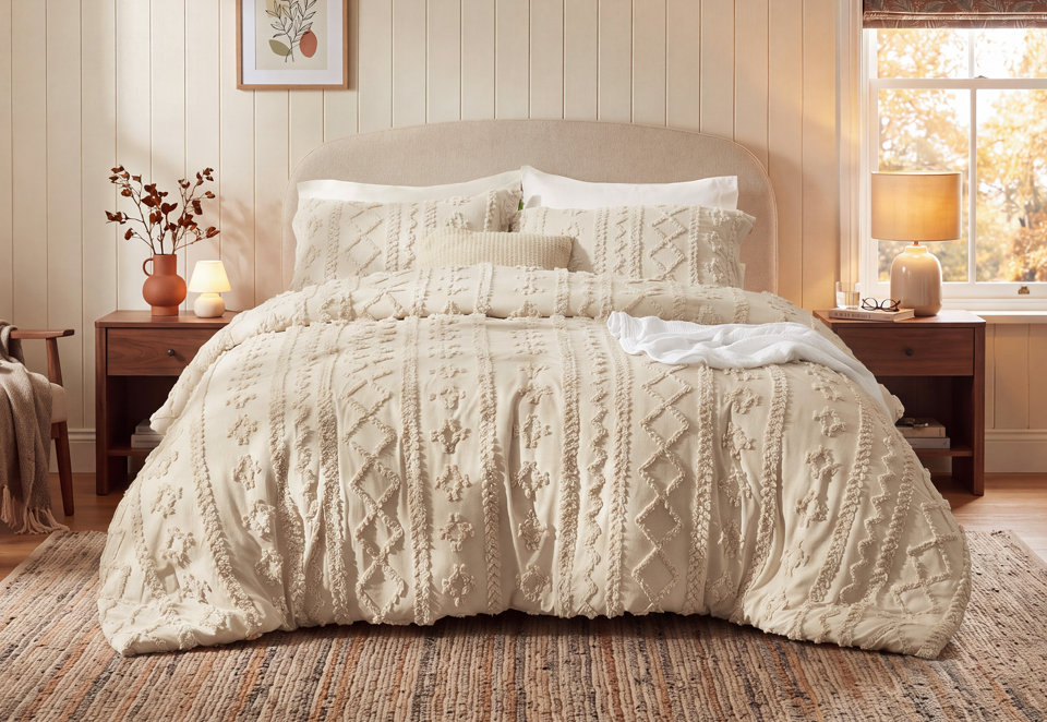 Tufted embroidery comforter set
