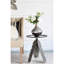 Table d'appoint en aluminium argenté antique, motif feuille, pour une décoration intérieure élégante.