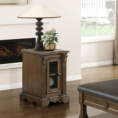 Table d'appoint brune de conception classique, avec A / C intégré, tablette réglable et antique pour le salon en bois traditionnel avec ton, prises de courant, armoire simple, rangement pour tablettes