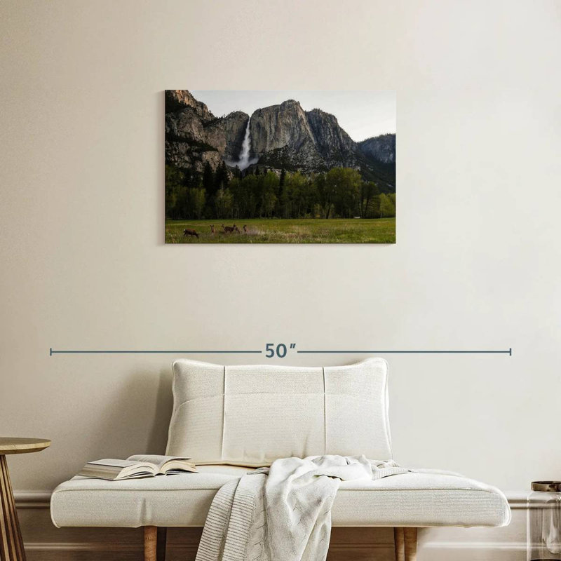 Cerf contre les chutes de Yosemite, H 20 po x l 30 po