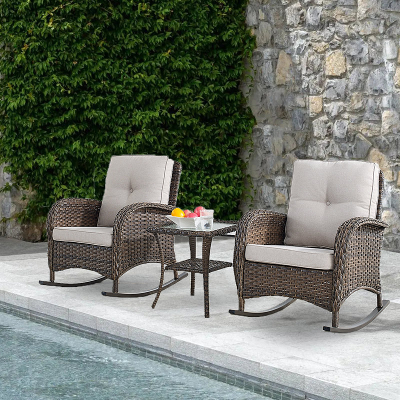 Ensemble de chaises berçantes d'extérieur en rotin et osier Gaetanino avec table d'appoint (2 chaises et 1 table d'appoint)