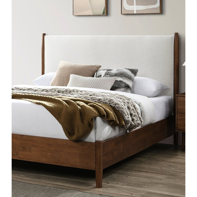 Grand lit de style Mid-Century avec panneau rembourré noyer et beige, matériau en bois massif, pieds ronds effilés, utilisation dans la chambre à coucher de style moderne, couleur, tête de lit à panneau en tissu, placage, matelas requis