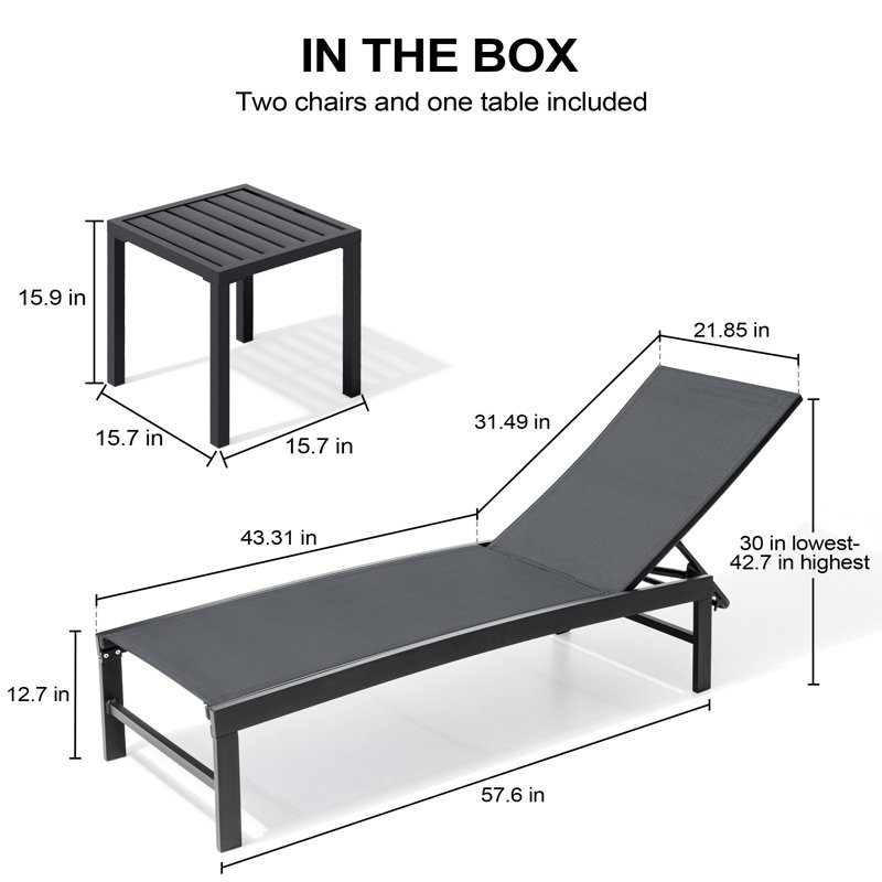 Chaise longue de patio inclinable en métal avec table carrée (ensemble de 3), Gris foncé