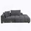 Canapé modulaire en chenille gris choisi avec 2 chaises, repose-pieds et coussins décoratifs pour un confort moderne