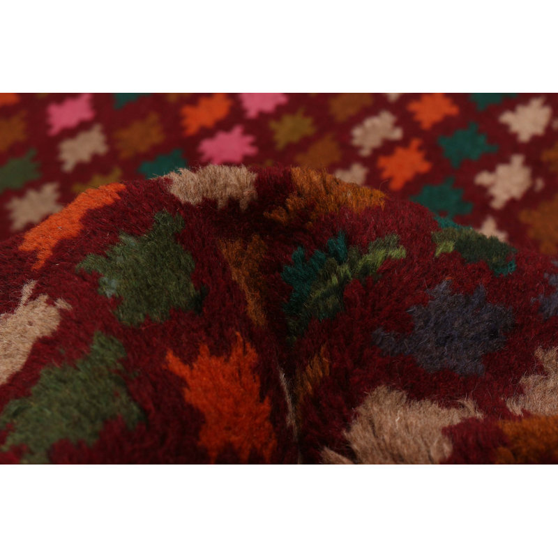 Tapis rouge foncé Akhjah 6 pi 3 po x 9 pi 6 po