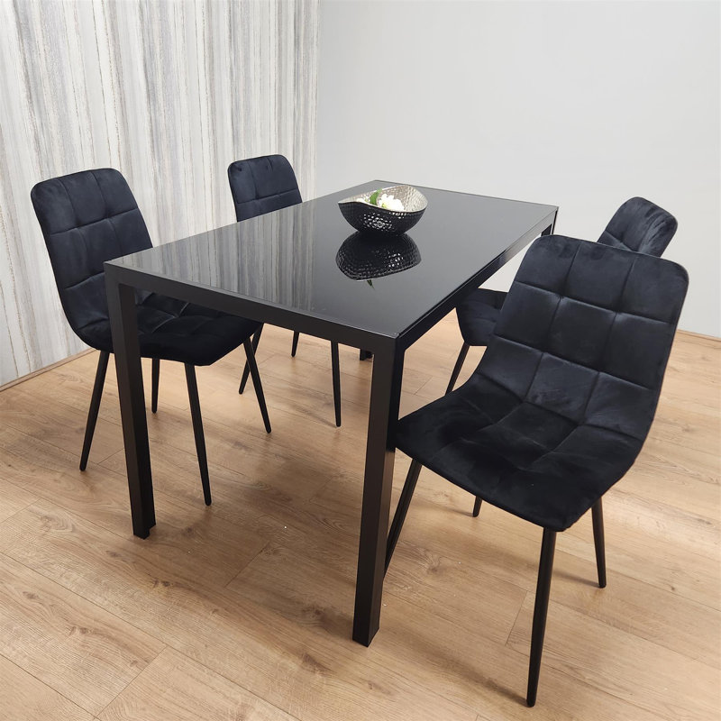Cloverfield 4 - Person Dining Set, 75"H x 70"W x 134"L