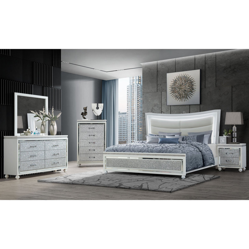 Très grand lit blanc avec un design contemporain, des éléments scintillants, des accents en miroir, une tête de lit rembourrée et du cristal concassé, fabriqué en bois massif - dimensionné avec effet,