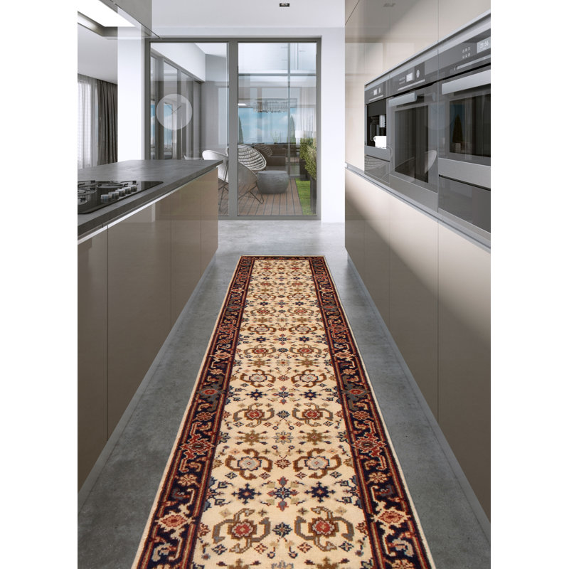 Tapis crème Serapi Heritage 2 pi 6 po x 15 pi 10 po