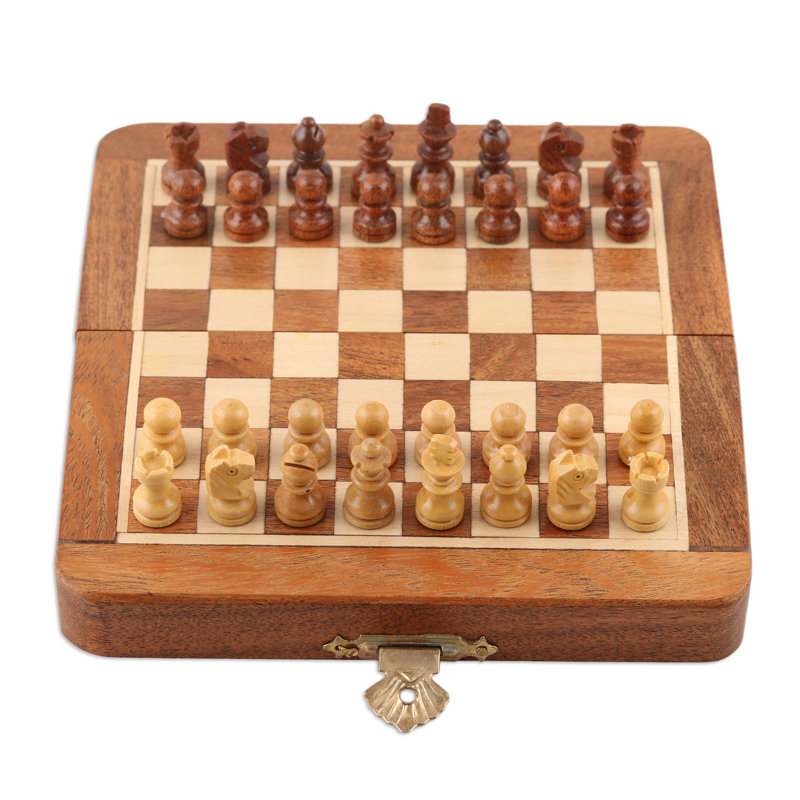 Mini jeu d'échecs en bois fait à la main