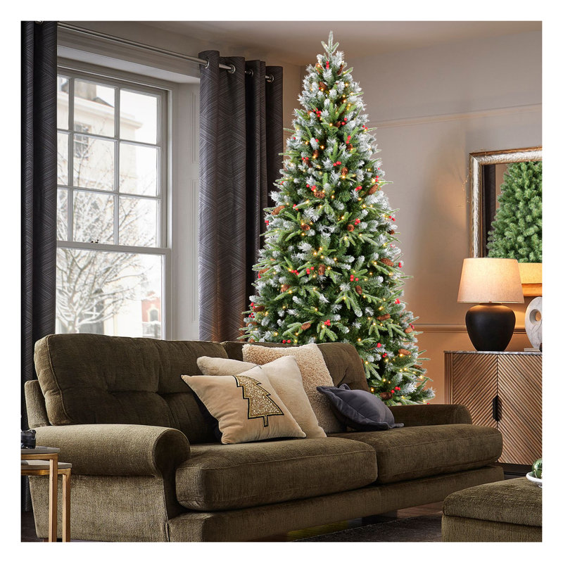 Arbre de Noël 9 pi avec 750 lumières DEL blanc chaud, 3750 branches en PE + PVC, baies rouges et pommes de pin, conception à charnières pour une installation facile