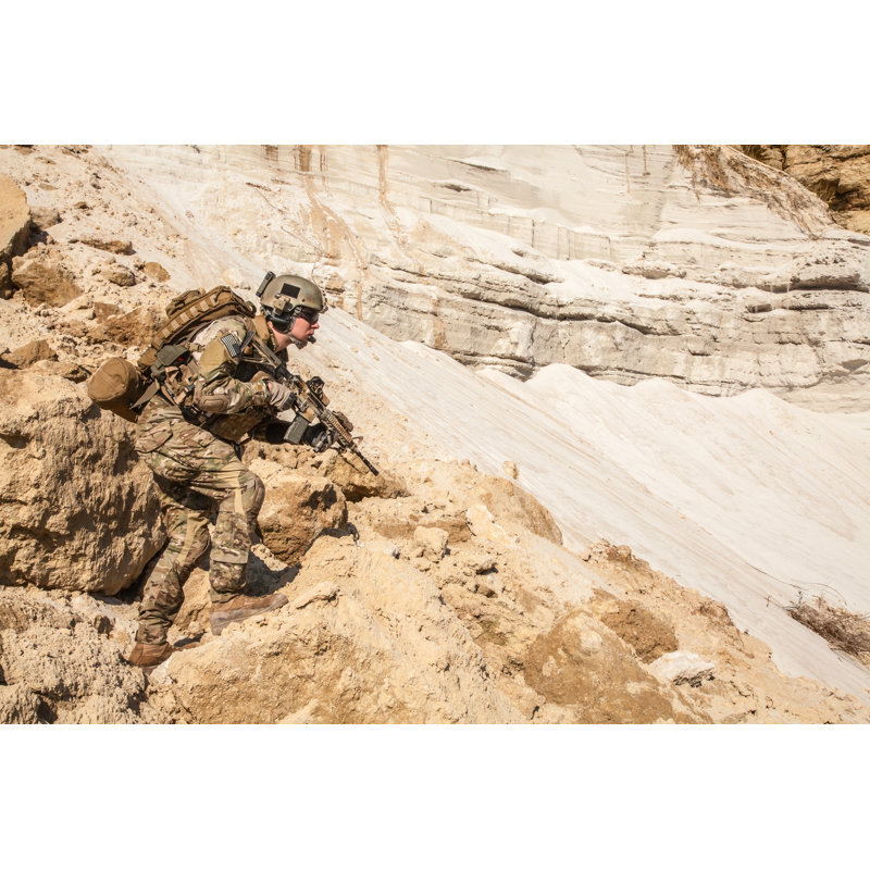 Army Ranger in the Mountains - Photographie sur toile tendue, L 12 po x H 8 po