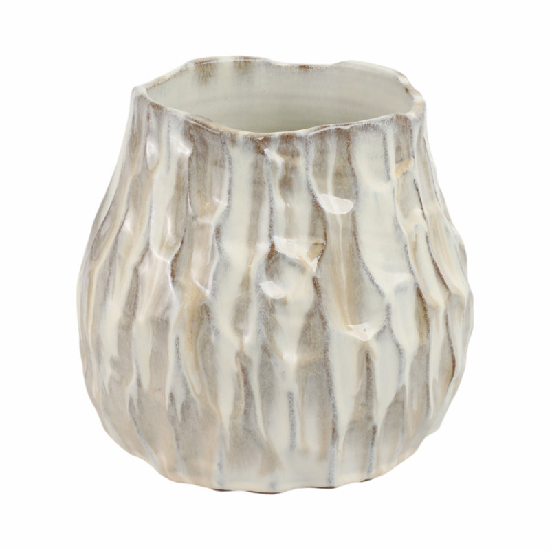 Vase en terre cuite avec décor décoratif texturé sculpté, H 8 po x l 9 po x P 9 po