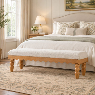 Banc capitonné en boucle avec bordure festonnée et pieds tournés en bois massif, style campagnard, à placer au pied du lit.