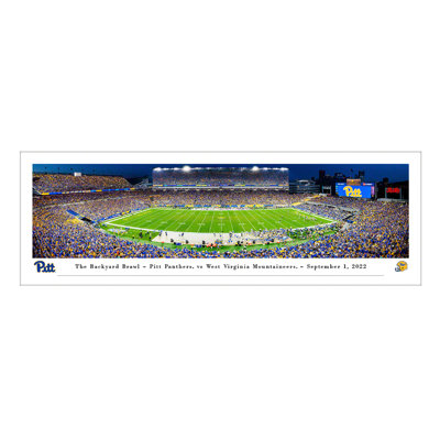 La bagarre dans la cour arrière - Pitt Panthers contre West Virginia Mountaineers - 1 septembre 2022 par James Blakeway - photographie non encadrée