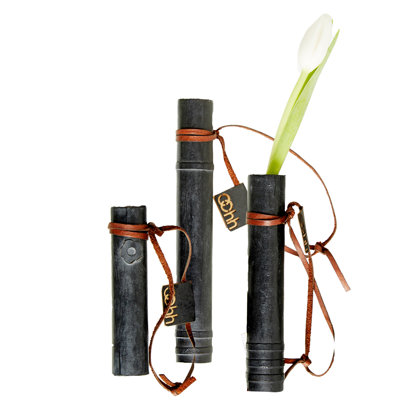 Ensemble 3 pièces de pots à fleurs suspendus sur papier