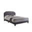 Élégant grand lit en tissu gris avec capitonnage moderne et structure stable à profil bas
