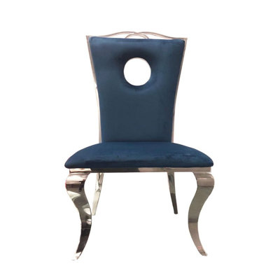 Chaise rembourrée en velours bleu avec structure et pieds en acier inoxydable