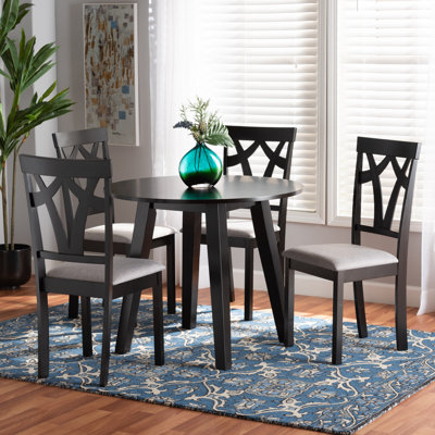 Ensemble repas pour quatre personnes