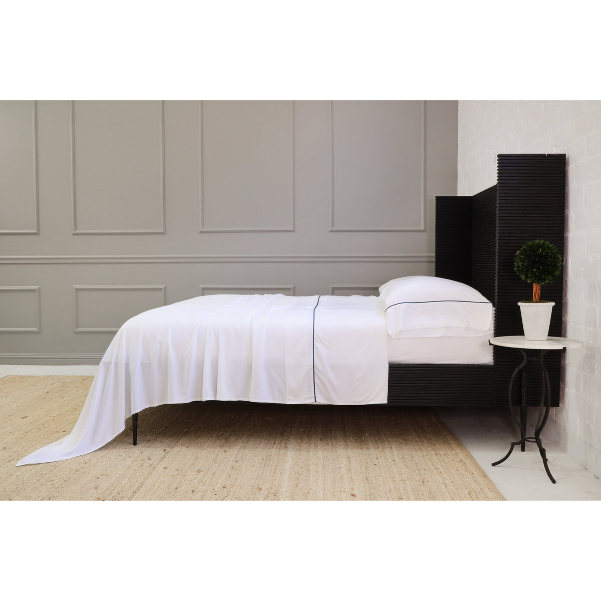 Sheena Pillowcase, Standard, White/Navy