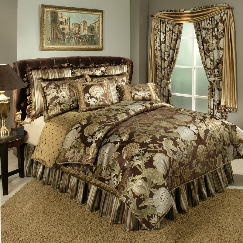 Wonderland Box Stitch Floral Comforter Set