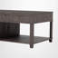 Table basse rectangulaire à plateau relevable, plusieurs compartiments cachés et tablette ouverte, maison de campagne moderne, salon-133419451