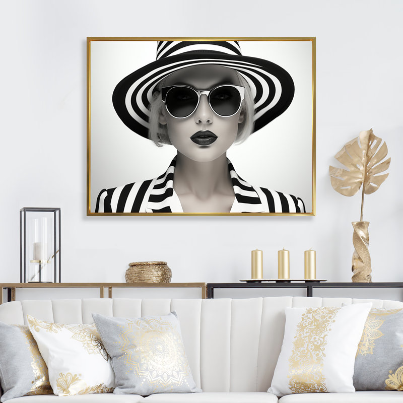 Dessin au trait noir et blanc, mode femme I - Illustration de mode, art mural, Cadre flottant doré
