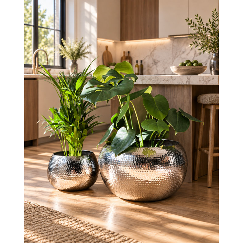 Rori Metal Pot Planter
