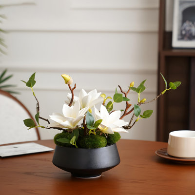 Ornements de fleurs simulées