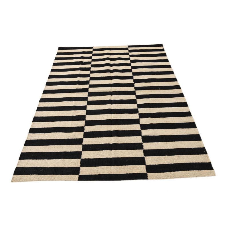 Tapis noir et blanc 4 x 6 Pinkerton