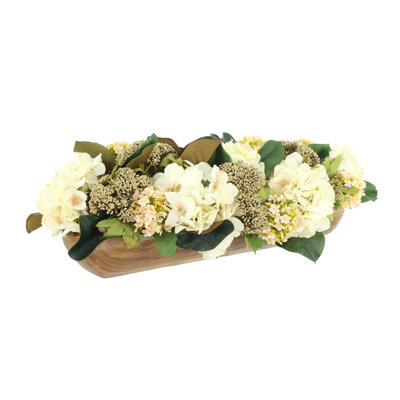 Centre de table d'automne avec hortensias et feuilles de magnolia
